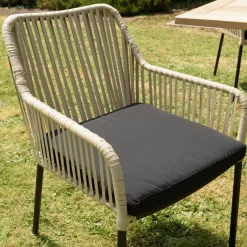 Salon de jardin 1 table ronde métal noir D70 cm - 2 fauteuils cordage couleur naturelle 1 coussin noir GIJON