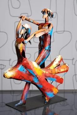 Statuette en métal peint danseurs