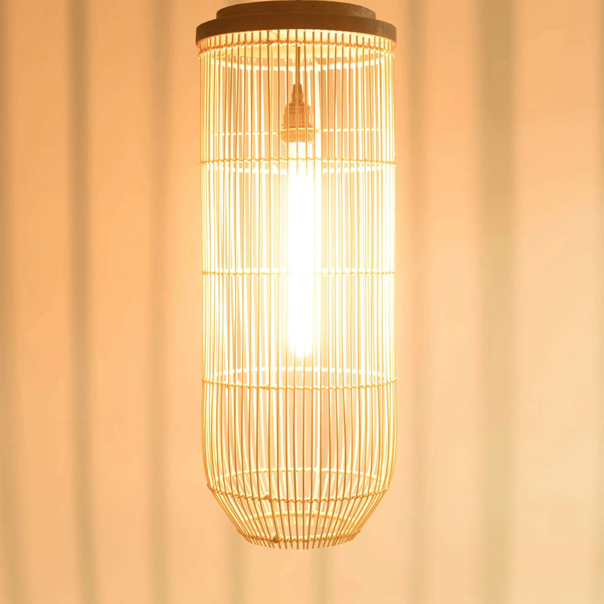 Suspension longue 25x25cm rotin couleur naturelle et teck FOLELLI