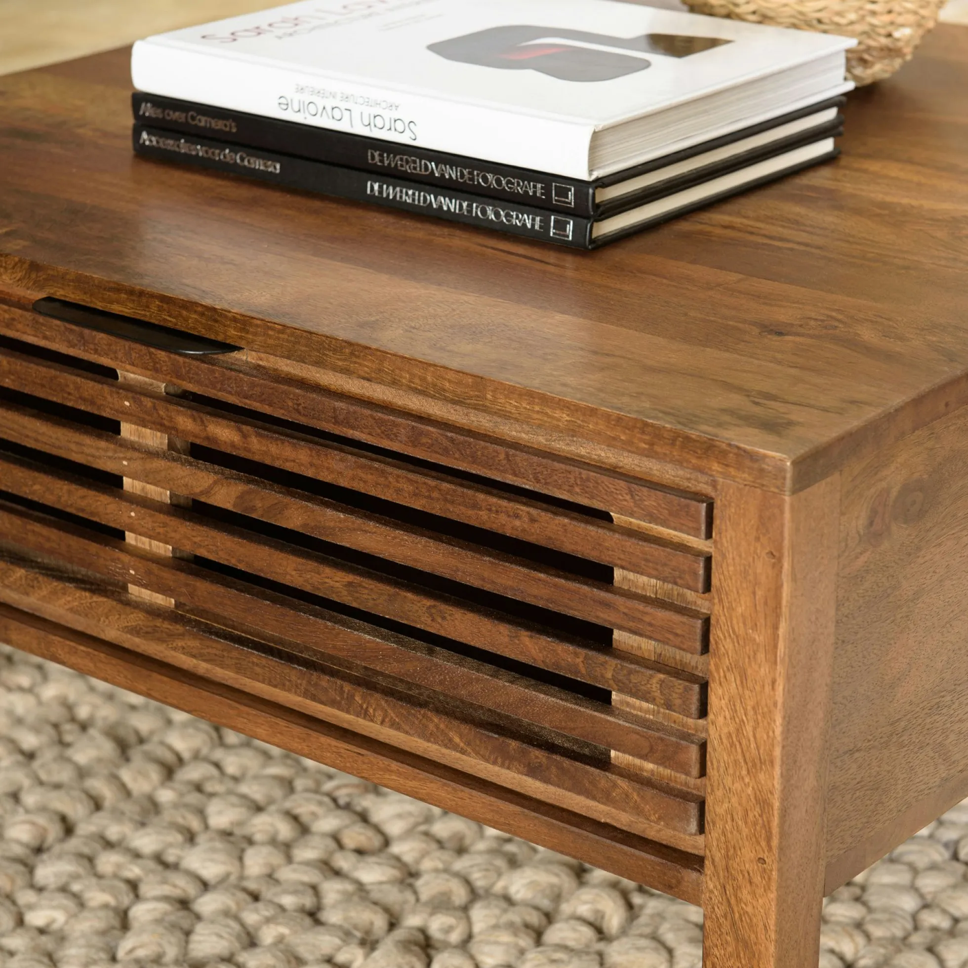 Table basse carrée 70x70 cm bois exotique 2 tiroirs opposés KANHA