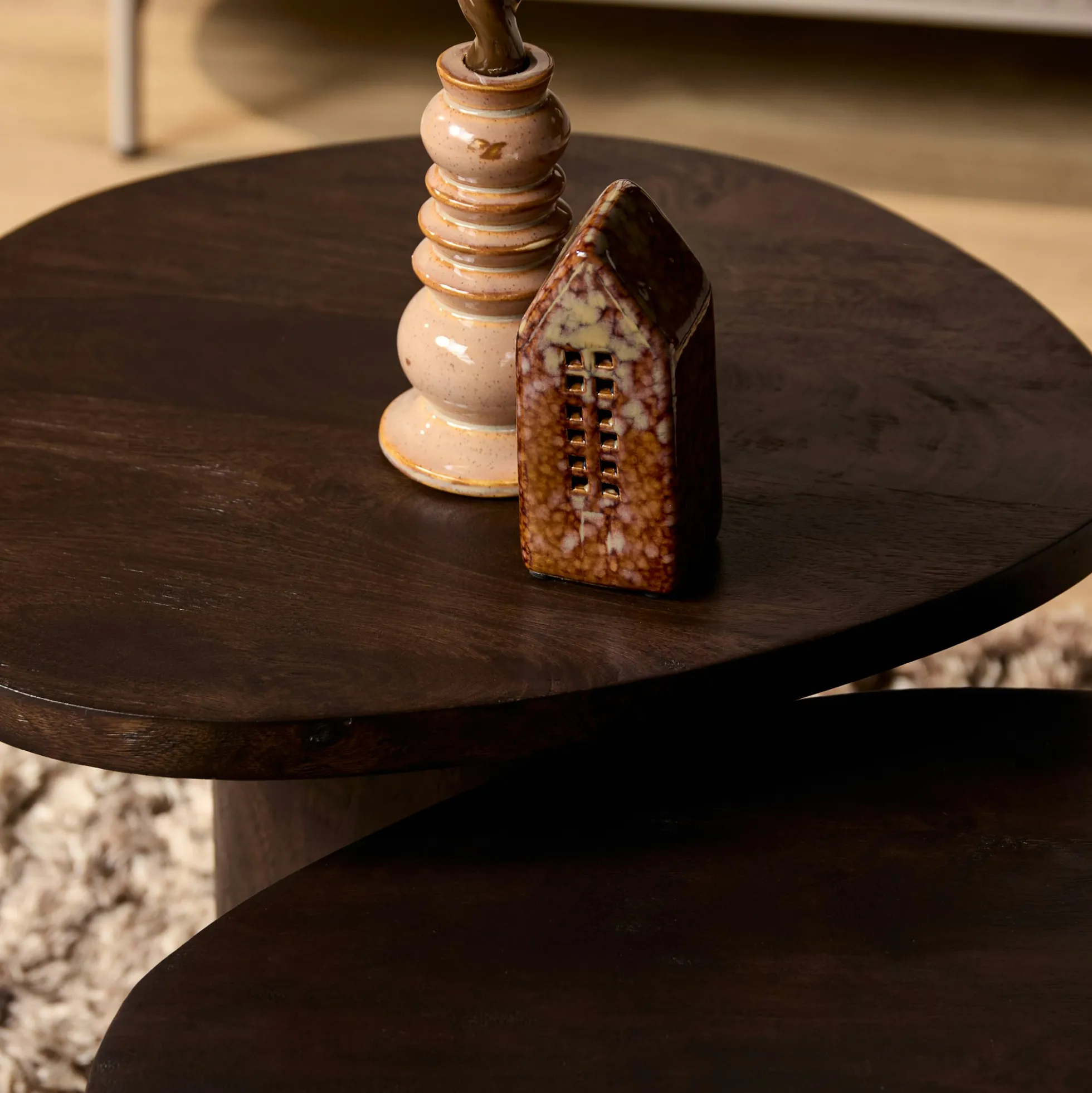 Table basse design organique en bois foncé (lot de 2) ALMA