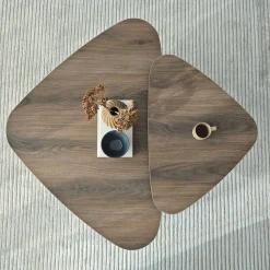 Table basse effet noyer, triangle organique (x2) MARFA