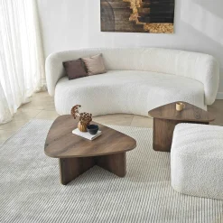 Table basse effet noyer, triangle organique (x2) MARFA