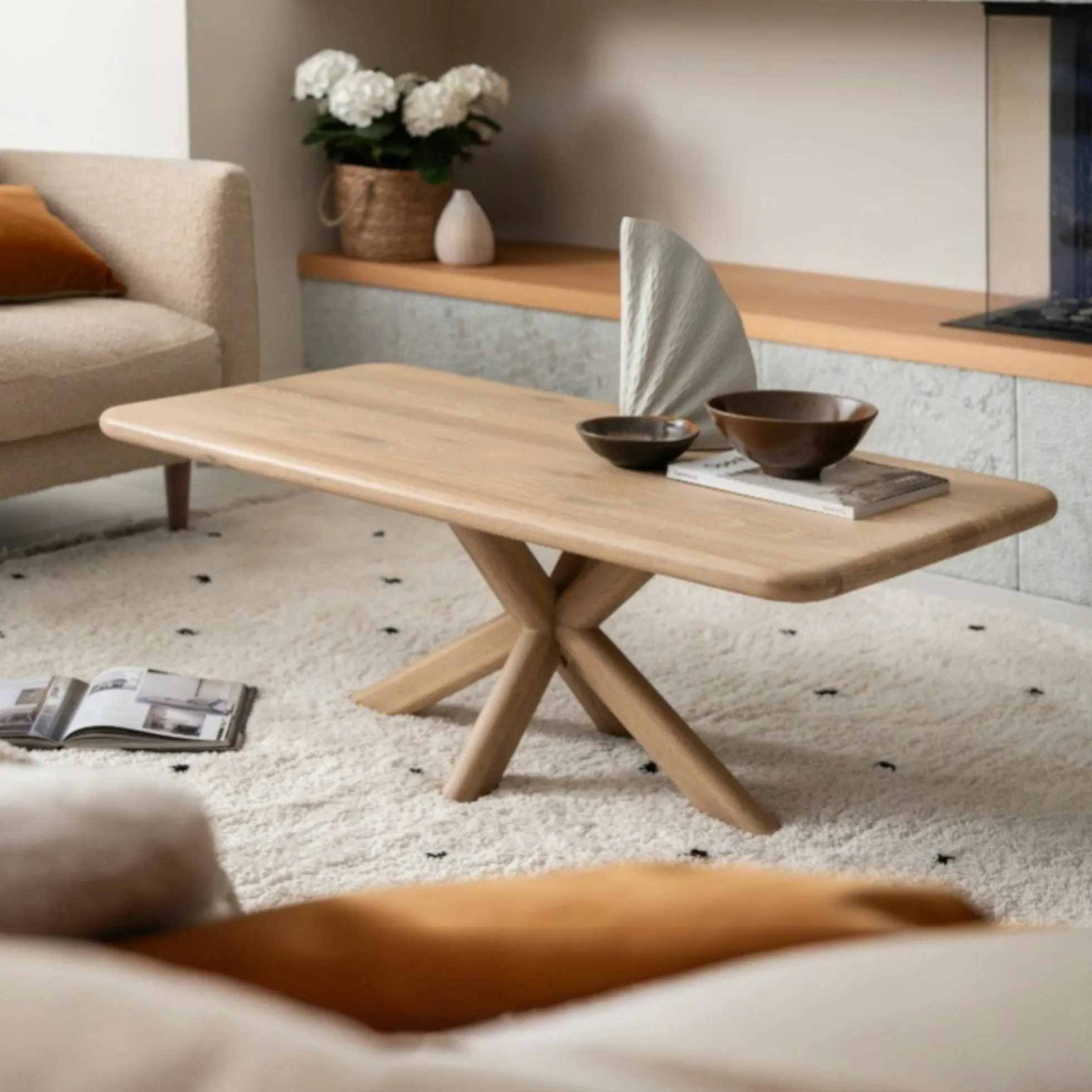 Table basse en chêne à bords arrondis ASTER
