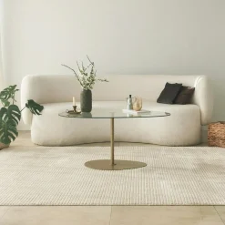 Table basse en verre forme triangle organique pied doré TULUM