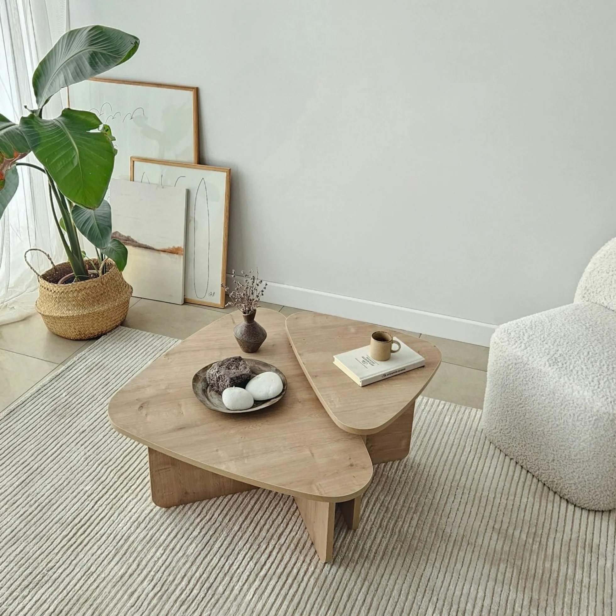Table basse gigogne effet bois, triangle organique (x2) MARFA