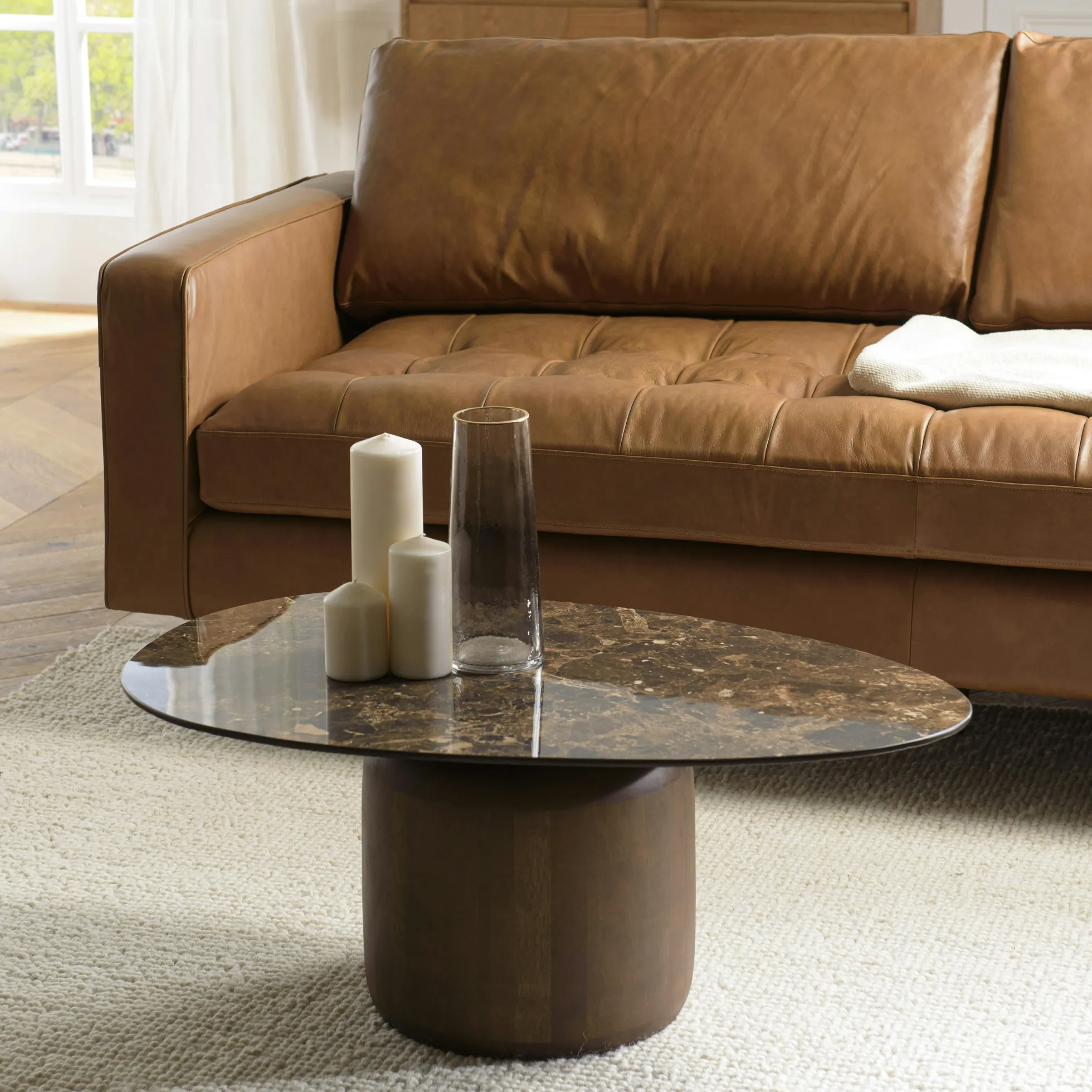 Table basse ovoïde plateau céramique marron pied en manguier TOSCA