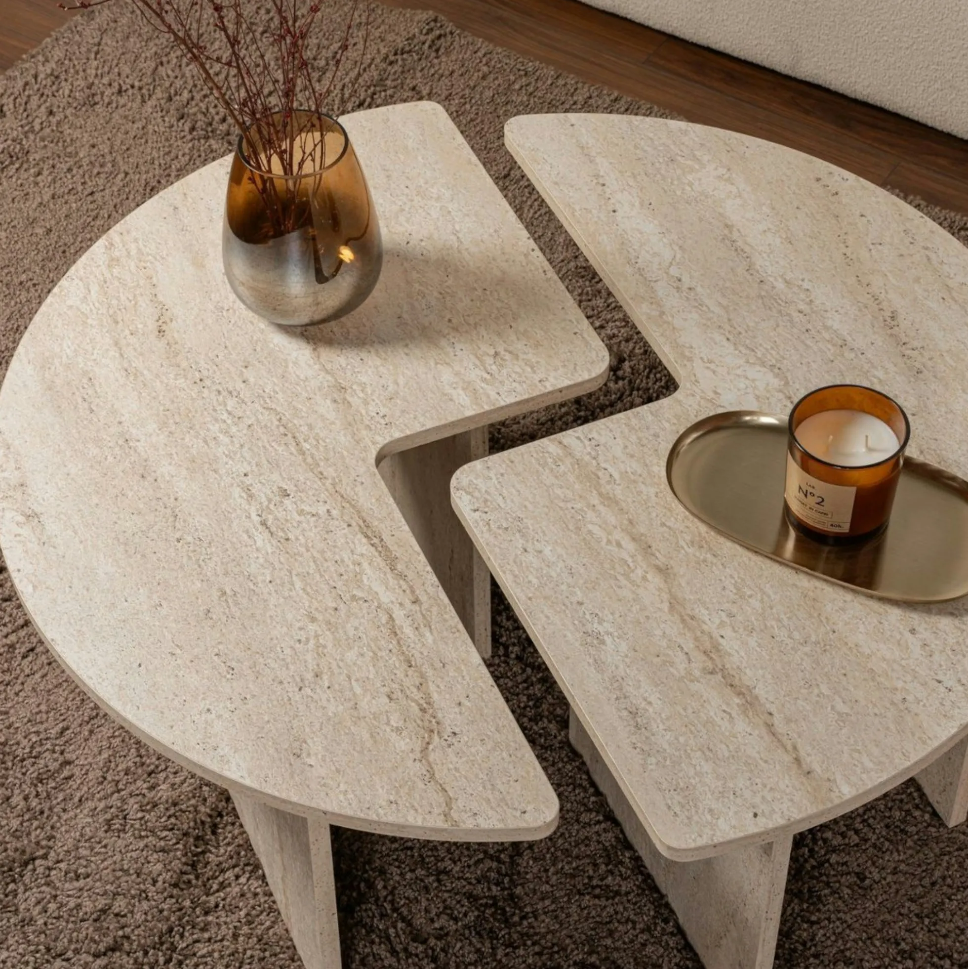 Table basse ronde effet travertin - design puzzle MARFA