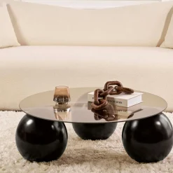Table basse ronde verre ambré - 3 pieds boules noirs KOCHI