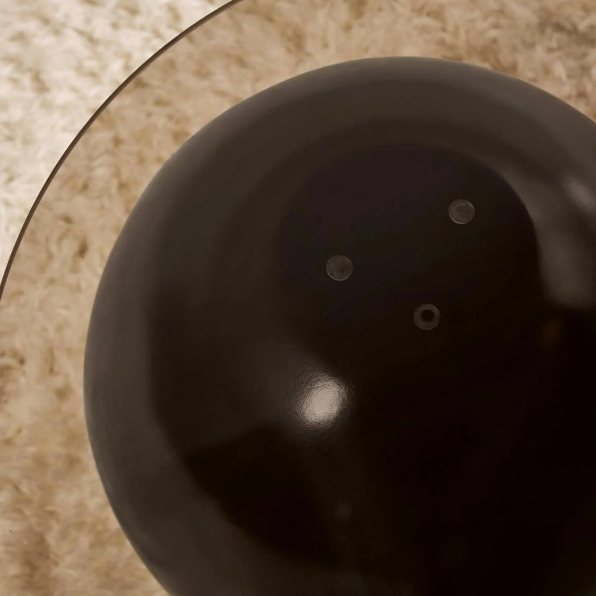 Table basse verre ambré bords arrondis - 4 pieds noirs KOCHI