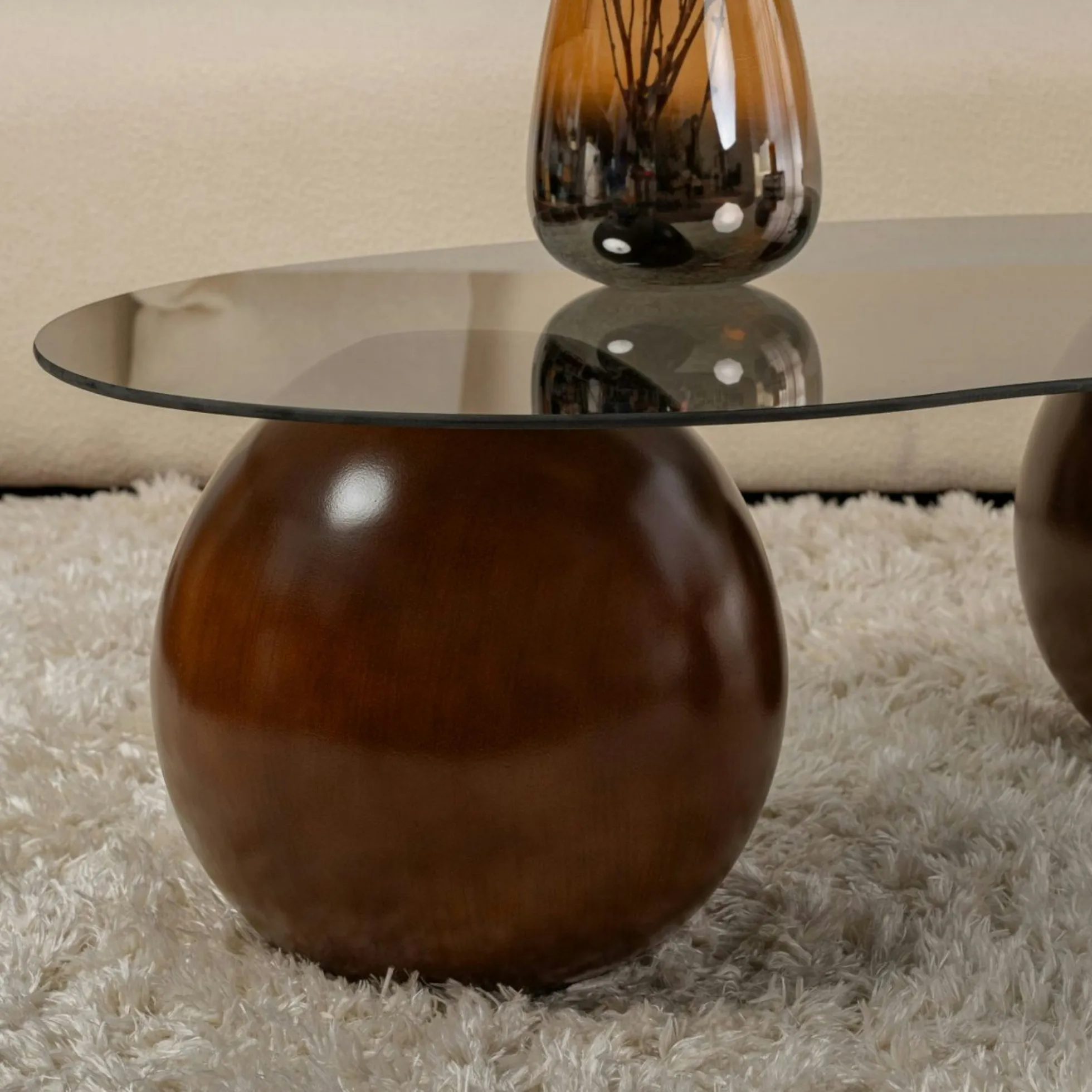 Table basse verre fumé design – 3 pieds boules marrons KOCHI