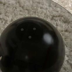 Table basse verre fumé design - 3 pieds boules noirs KOCHI