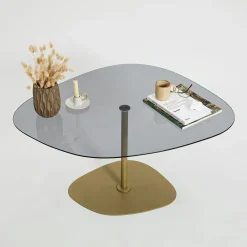 Table basse verre fumé minimaliste, galet et pied doré TULUM