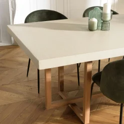 Table de repas béton beige pieds bois design DIKA