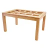Table de repas rectangle Hévéa avec plateau verre posé sur quadrillage bois 138,5x89,5x76cm HELENA