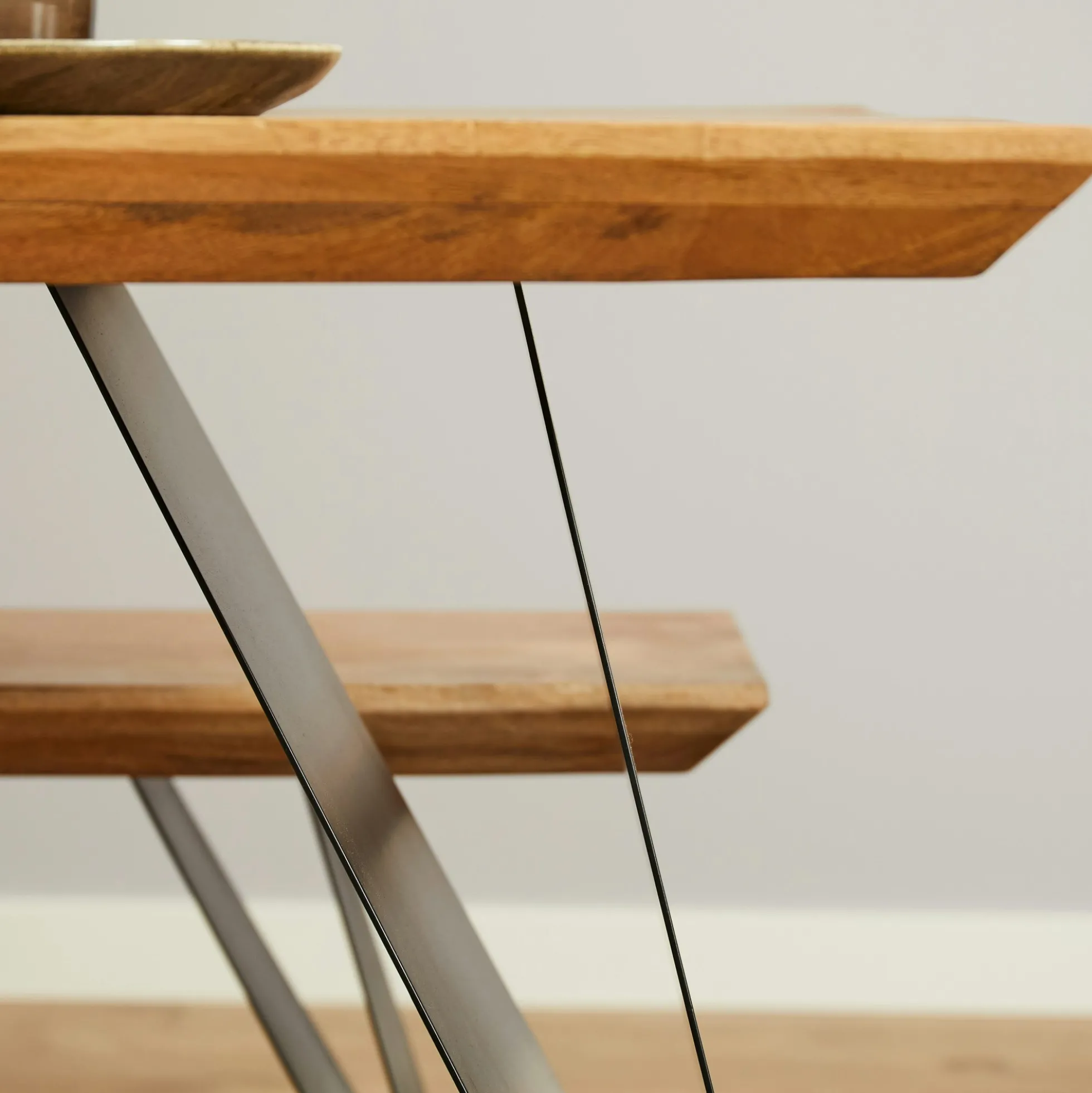 Table à manger bois et métal à pieds obliques 240 cm ALMA