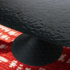 Table à manger noire en verre ondulé forme organique 280 cm LIGURIE
