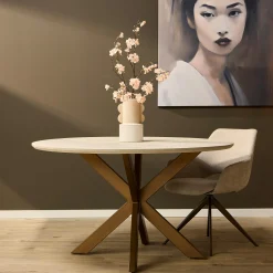 Table à manger ronde bois sable pied bronze Ø150 cm CORTINA