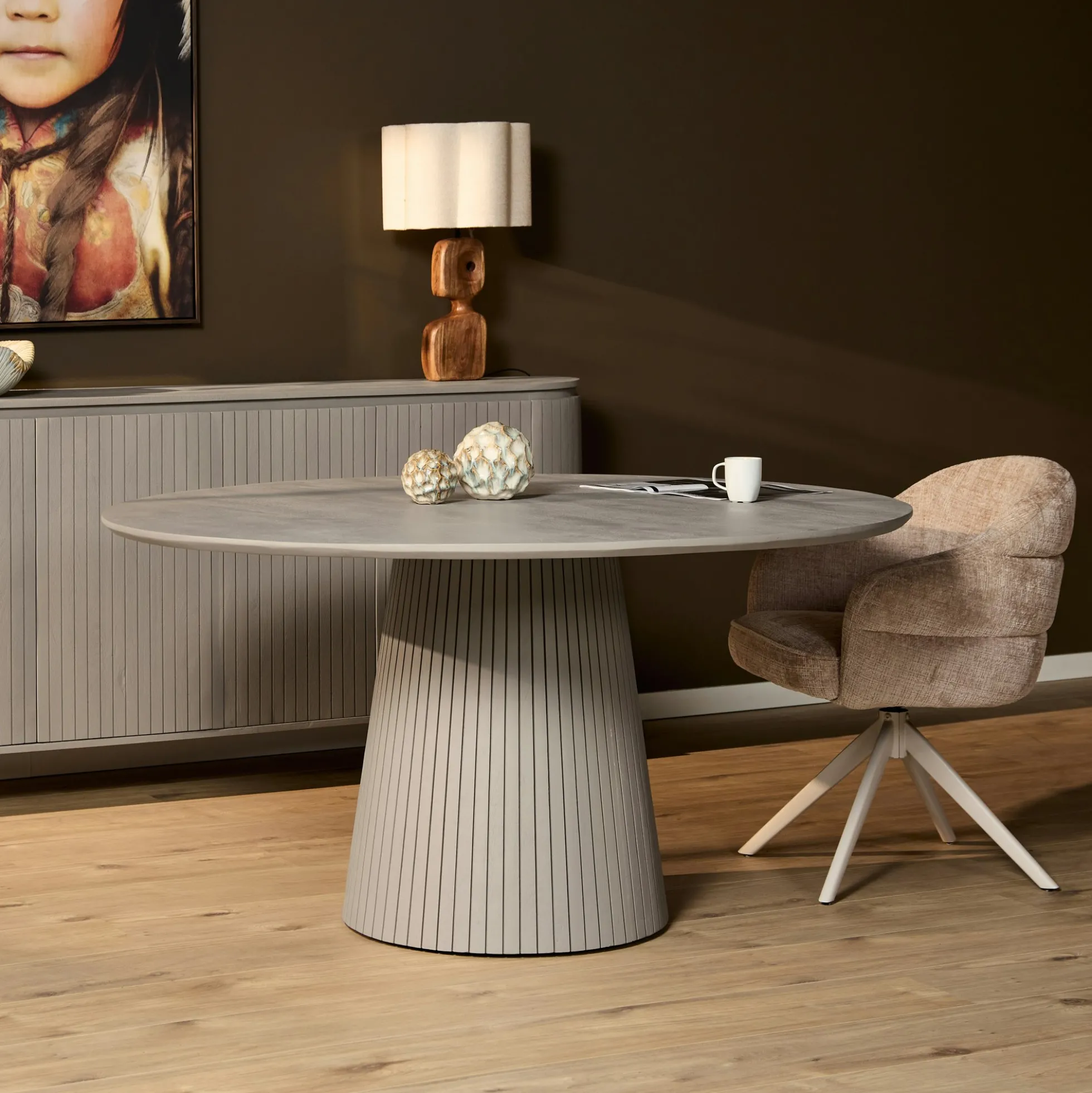 Table ronde bois gris à pied rainuré Ø150 cm CALERO