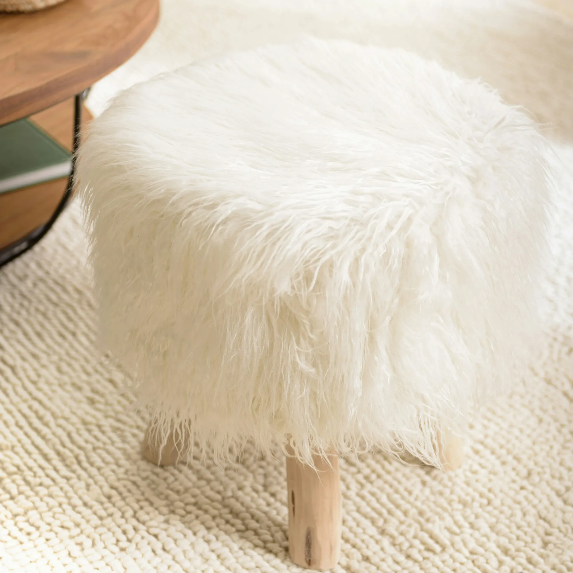 Tabouret rond effet fourrure et pieds bois TIM
